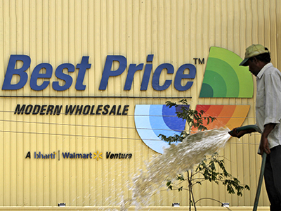 India probes Wal-Mart lobbying practices