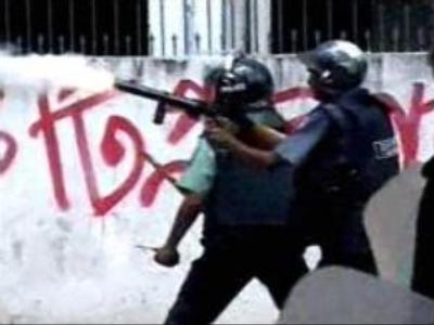 A dozen hurt in Bangladesh clashes