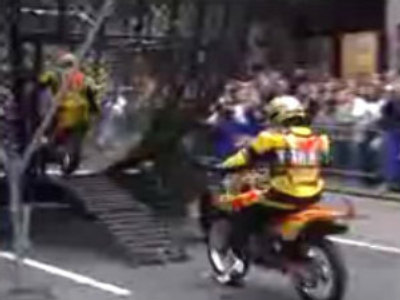 Amazing motorcycle stunt-riding (ochevidets.ru)