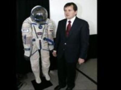 Another billionaire bound for space