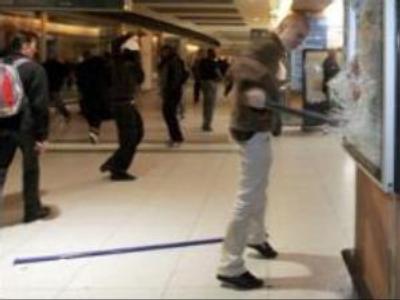 13 arrested after riot in Paris metro station