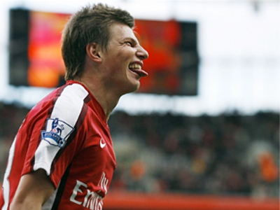 Arshavin snatches his first award in England