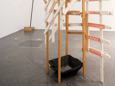 Stainless art: Museum cleaner becomes art buff