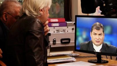 Julian Assange talking with Ecuador President Raphael Correa