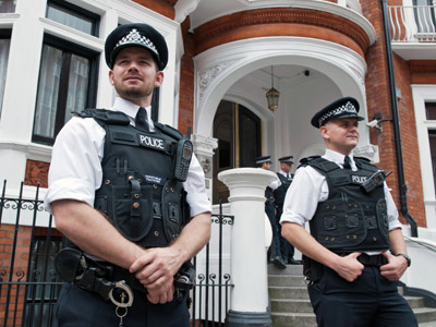 Assange's $4.5-million lockdown: UK police spending huge sums on 24-hour patrol