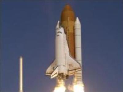 Atlantis heads towards ISS