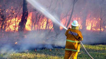 Plane sinks in melting asphalt at Moscow airport — RT News