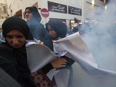 Stun grenades hit Bahraini protest ahead of F1 race (PHOTOS)