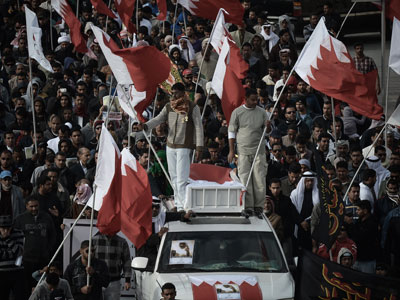 Teargas, clashes at funeral for Bahraini protester (PHOTOS)