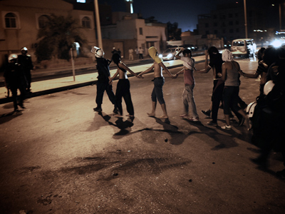 Bahrain riot police fire tear gas, stun grenades on protesters