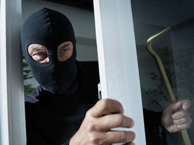 Bank heist: no money, no guards, no clues