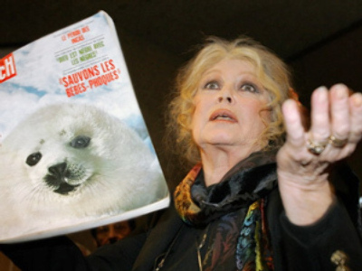 Bardot takes her hat off to Putin