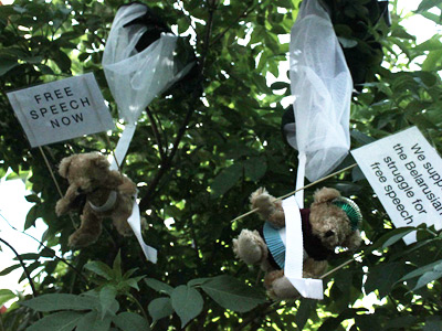 Airbjörn! Belarus brass axed as Swedish paratrooping teddies invade (PHOTOS)