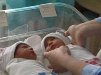 Birth record: one mother - three sets of twins
