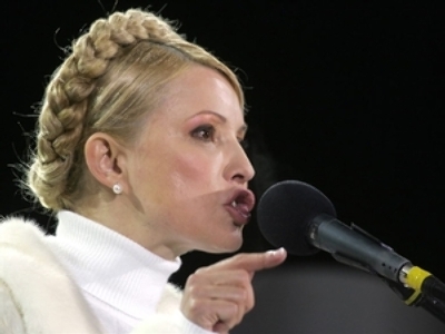 Bitter infighting in Ukraine escalates beyond borders