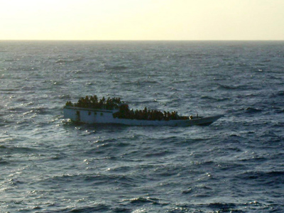 Packed asylum-seeker boat sinks en route to Australia