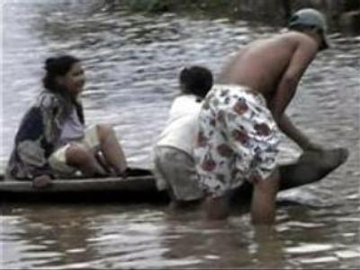 Bolivia flood makes thousands homeless