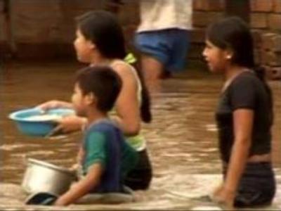 Bolivian children suffer from floods
