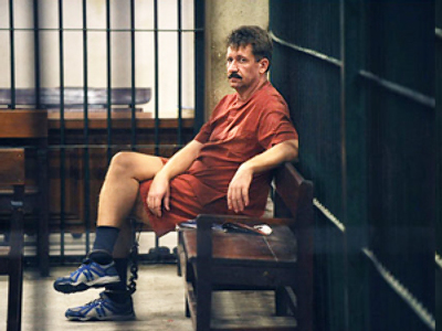 Suspected arms dealer pleads with Medvedev and Putin for help