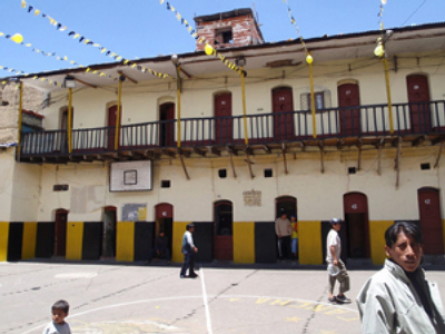 Brad Pitt cleans up Bolivian prison