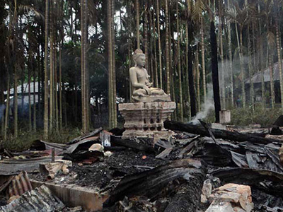 25,000 Muslim rioters torch Buddhist temples, homes in Bangladesh (PHOTOS)