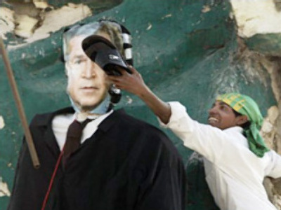 Bush burned: effigy destroyed in Iraqi protest