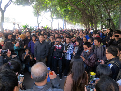 China censorship row escalates to rare street protest (PHOTOS)