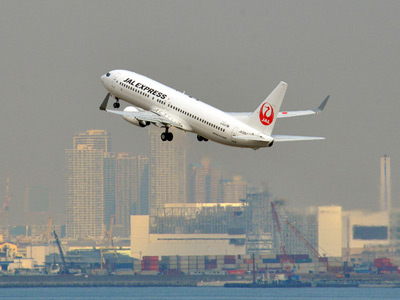 Japan hit by suffocating smog from China