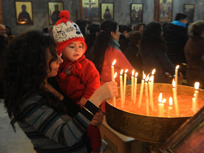 Syrian Christians pray for peace on Christmas Eve (PHOTOS)