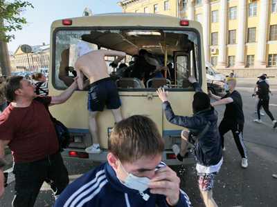 Neo-Nazis attack gay activists in St. Petersburg (PHOTOS)
