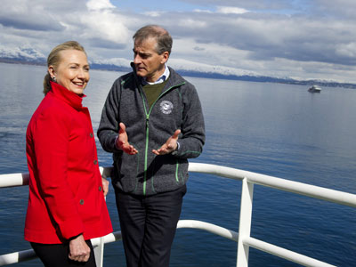 Clinton in Arctic: Promenade with profit in mind