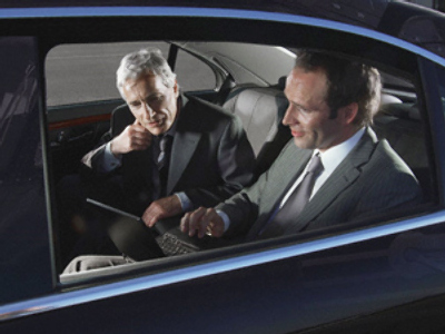 Hi-tech con gang cheats posh car drivers