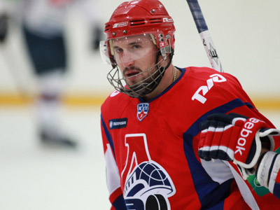 Crash-survivor hockey player stable, in induced coma