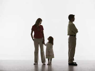 Crisis strikes families: marriages and divorces for money