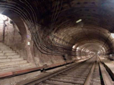 Derailment traps hundreds in Moscow metro
