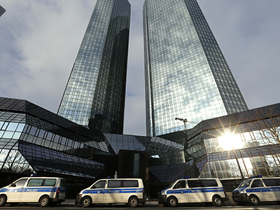 German police raids Deutsche Bank offices in tax fraud probe