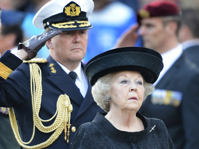 Dutch Queen Beatrix abdicates in favor of her son
