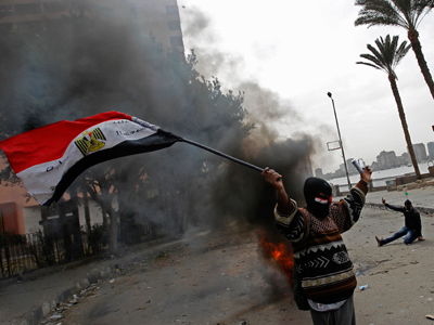 Egypt Army chief warns of 'collapse of state' as troops deployed to 'protect' Suez Canal