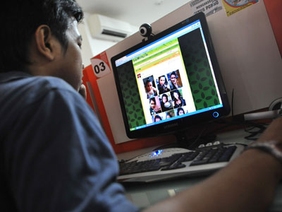 Egypt bans online porn, causing split in society