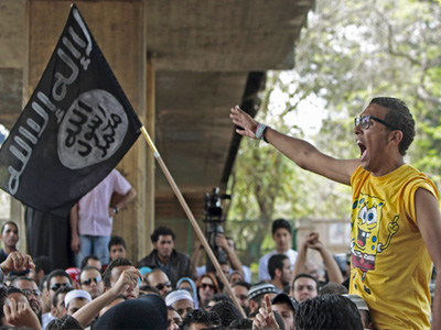 At least 90 injured in Cairo as military close eyes on attack against protesters (PHOTOS)
