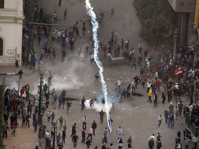 Top judges, opposition protest Morsi’s power-extending decree
