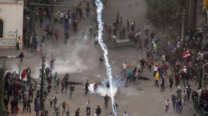 Protesters demonstrating against Egypt's Islamist President Mohamed Morsi run from tear gas fired by Egyptian riot police during clashes in Cairo's landmark Tahrir square on November 23, 2012.(AFP Photo / Ahmed Mahmoud)