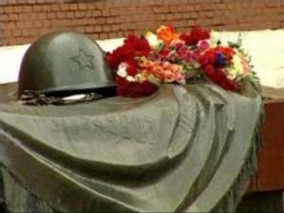 Estonian authorities get ready to remove World War Two monument in Tallinn