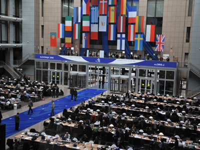 $3 mln to be spent on ‘internet trolls’ as EU looks to 2014 election