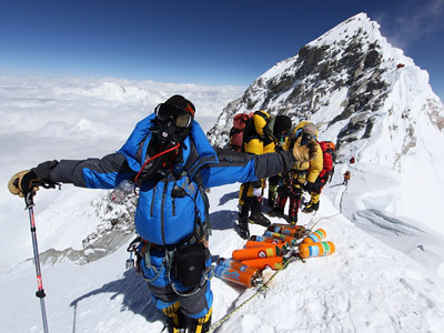 The great Everest gamble - and why so many people are willing to take it