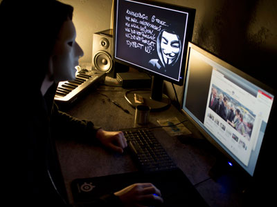 Anonymous FBI laptop hack nets 12 million Apple iOS users' data