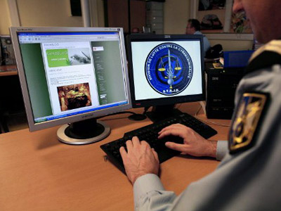 Facebook Backdoor Interception: FBI wants P2P and social media wiretap-friendly