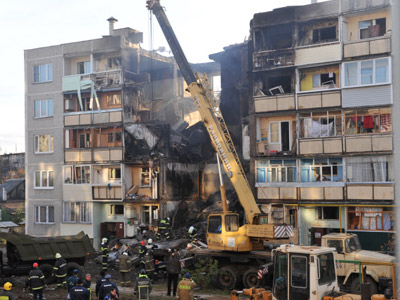 Massive blaze: 4 dead, dozens homeless