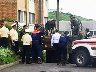 Fleet rehearsal nearly destroys apartment building