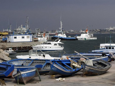 Foreigners flee Tripoli fighting on speedboat